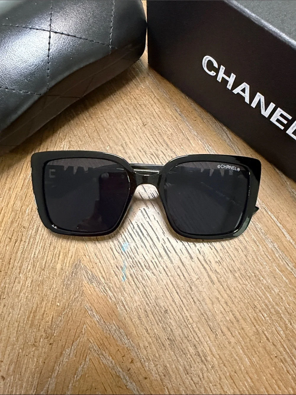 CHANEL bold oversized
